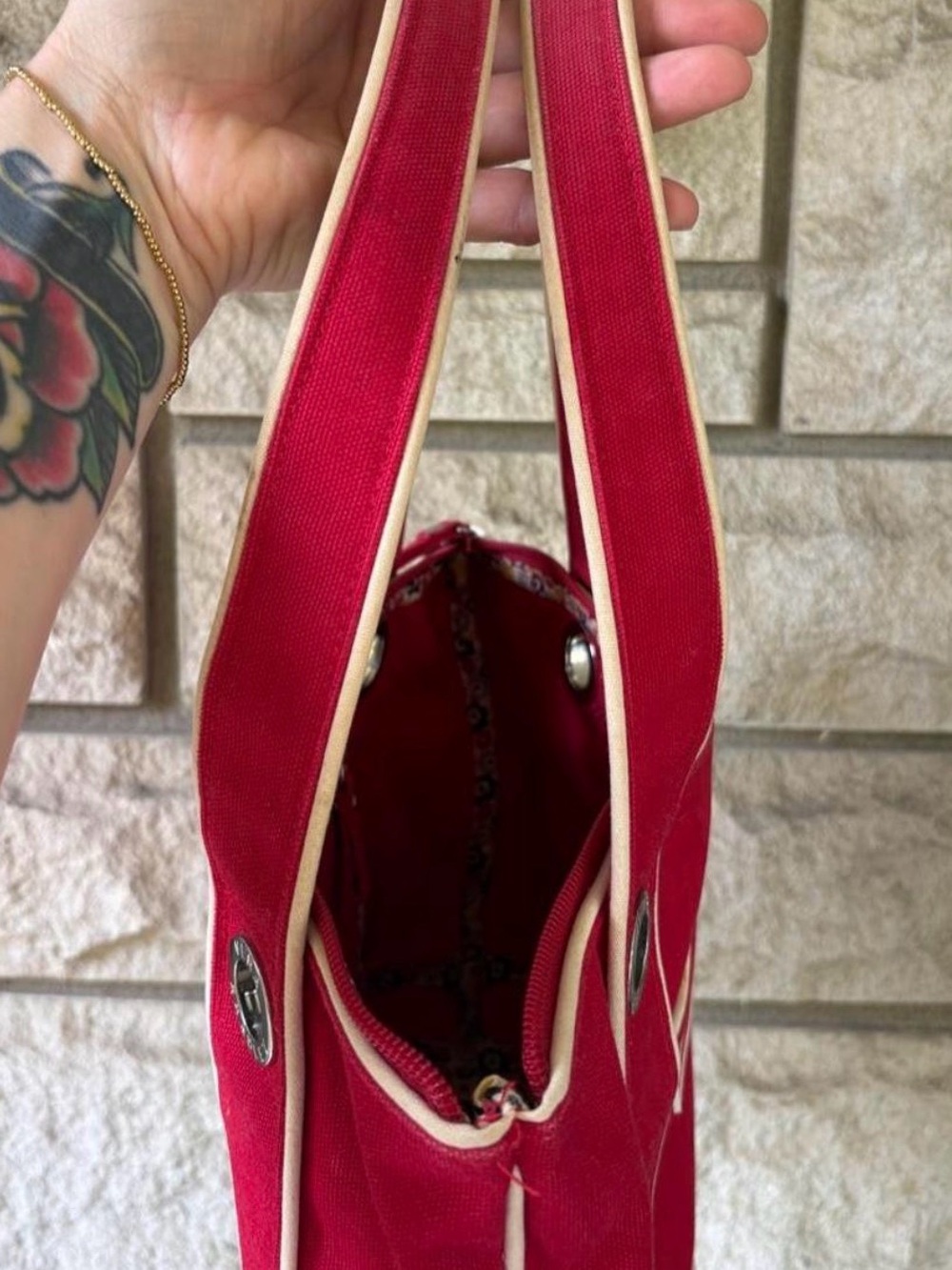 Rare Vera Bradley Red Canvas Tote with White Piping & Floral Interior - Picture 5 of 7
